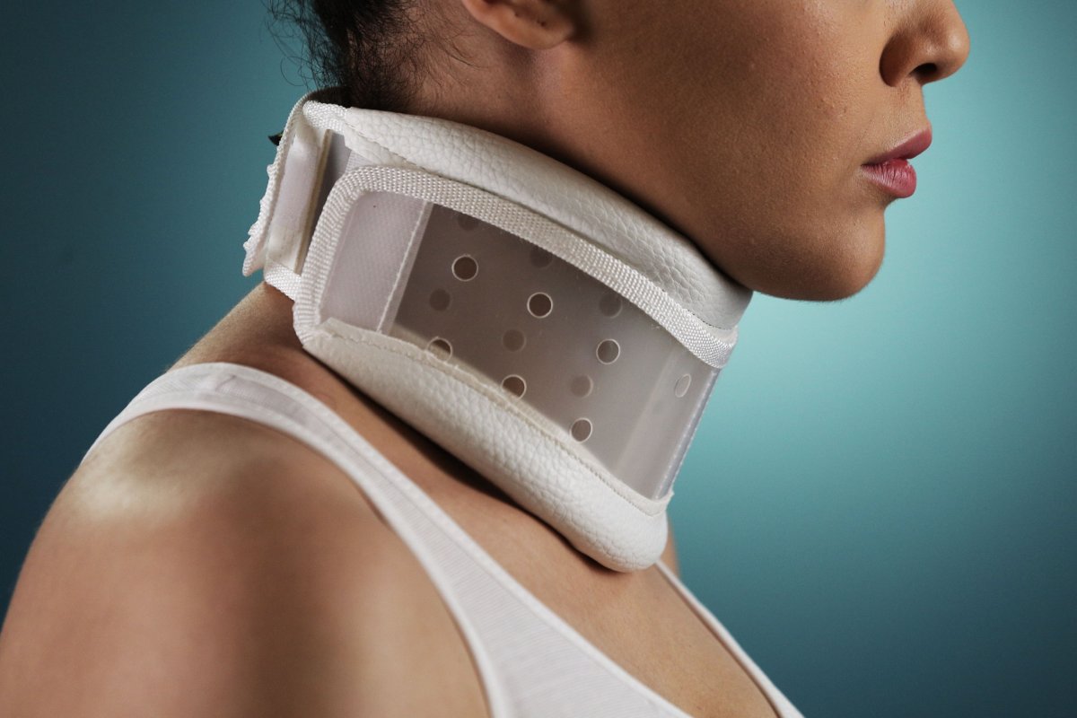 Collier cervical semi-rigide C2