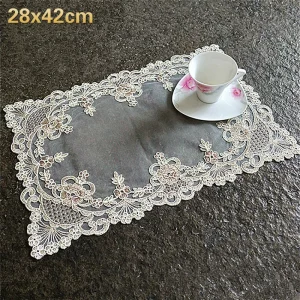 Napperon rectangulaire brodé dentelle européenne pour table à thé, chambre et décoration de mariage