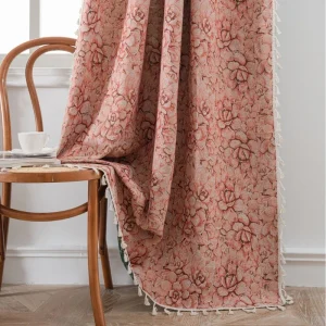 Rideau fleuri vintage avec pompons