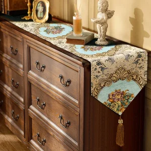 Chemin de table jacquard européen à pampilles, polyester 100% luxe.