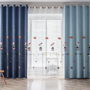 Rideau bleu pastel pour chambre d'enfant