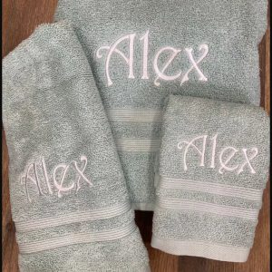Serviette de bain personnalisée avec nom brodé en coton - Cadeau unique pour la maison