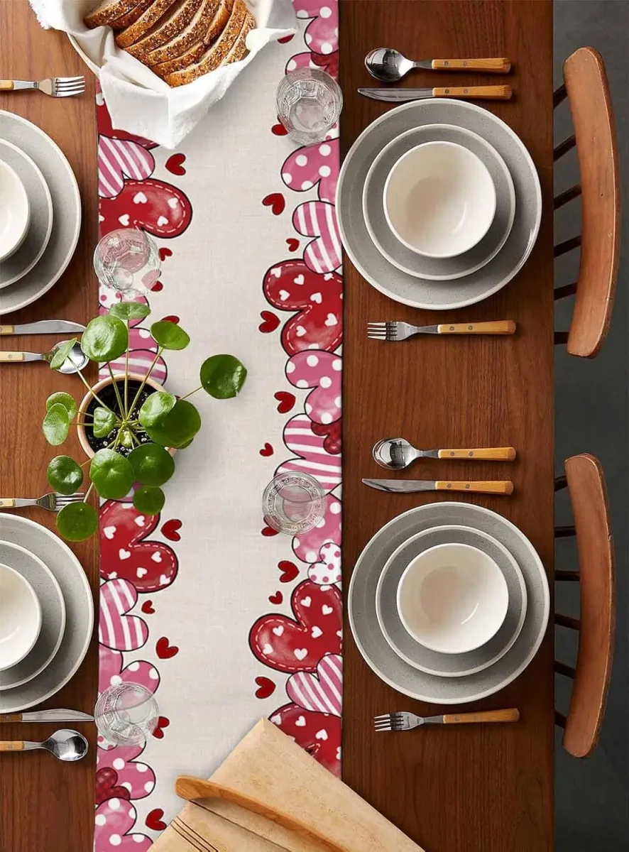 Chemin de table en lin imprimé cœur Saint-Valentin décor table – Image 3
