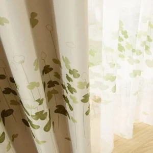 Rideau beige contemporain à motifs trèfles