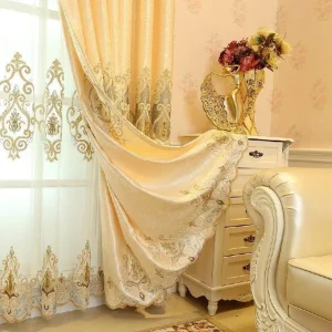 Rideau soyeux beige doré brodé floral contemporain